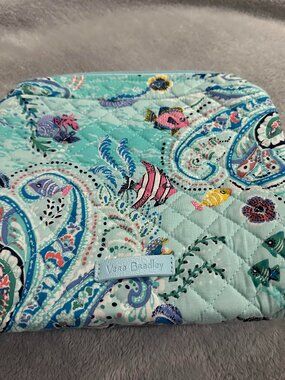 NWT Vera Bradley Medium Cosmetic Case in Paisley Wave